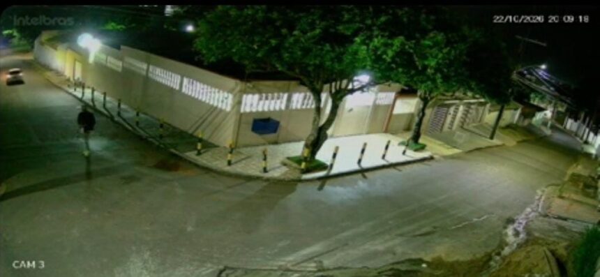Câmera flagra tentativa de assalto a entregador em Rio Branco Câmera flagra tentativa de assalto a entregador em Rio Branco