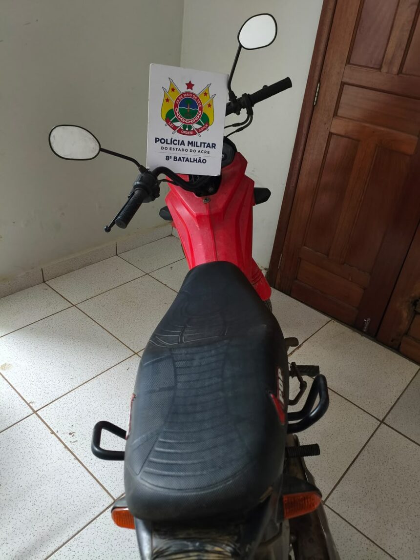 PMAC recupera motocicleta com restrição de roubo durante patrulhamento rural em Sena Madureira