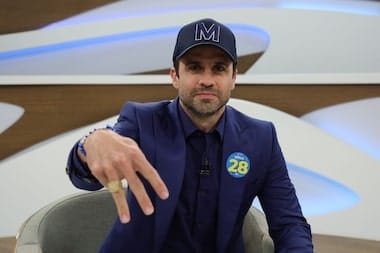 Flávio Bolsonaro leva governadores eleitos ao debate da Globo e deixa Pablo Marçal de fora Flávio Bolsonaro leva governadores eleitos ao debate da Globo e deixa Pablo Marçal de fora