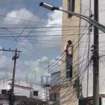 Policial salva criança que caiu do segundo andar e ficou presa em fiação em Alagoas