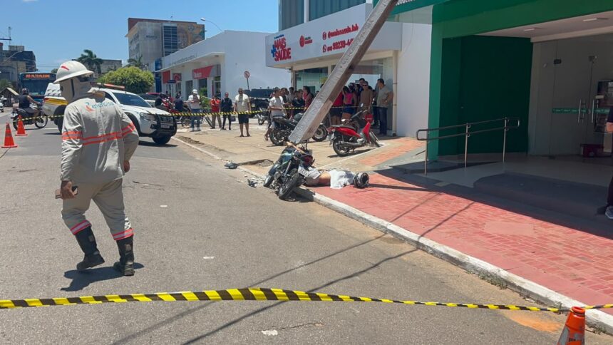 Motociclista morre após ser fechado por carro e bater em poste na Avenida Getúlio Vargas, em Rio Branco