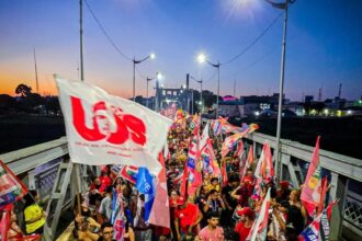 Com multidão estimada em mais de 10 mil, PT do Acre faz maior ato orgânico em apoio à reeleição de Lula