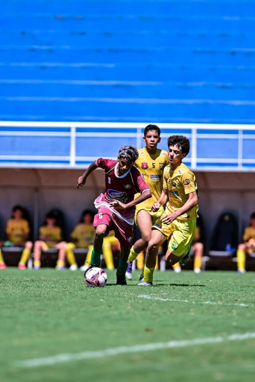 Santa Cruz e Independência abrem vantagem e são líderes na 4ª rodada do Estadual Sub-15 Santa Cruz e Independência abrem vantagem e são líderes na 4ª rodada do Estadual Sub-15