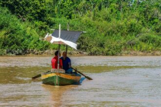 Atravessando o Rio Acre de catraia: o esforço de quem não deixa de votar