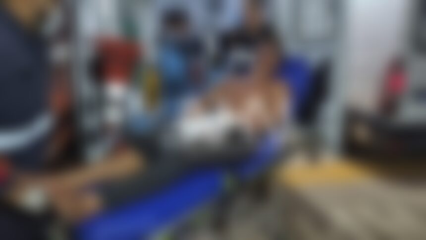 Jovem é agredido com capacetadas, socos e chutes por dupla em motocicleta em Rio Branco