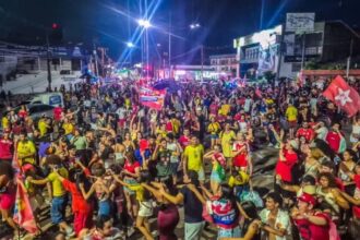 Festa na Avenida Ceará: apoiadores celebram vitória de Lula em Rio Branco