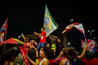 Cruzeiro do Sul celebra vitória de Lula nas ruas do centro