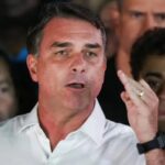 Flávio Bolsonaro fica sem cargo público pela primeira vez em 24 anos
