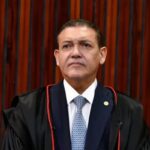 TSE desmente alegação de Flávio Bolsonaro sobre fiscais na sala-cofre