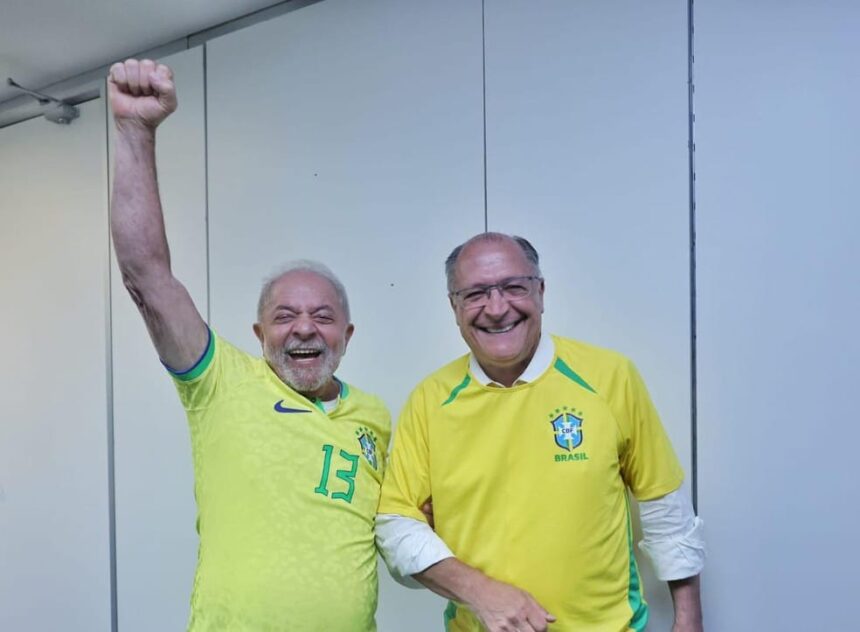 Políticos do Acre reagem à vitória de Lula: parabenizações e críticas dividem pronunciamentos Políticos do Acre reagem à vitória de Lula: parabenizações e críticas dividem pronunciamentos