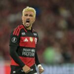 Flamengo vence Atlético-MG com pênalti polêmico no fim e retoma liderança do Brasileirão