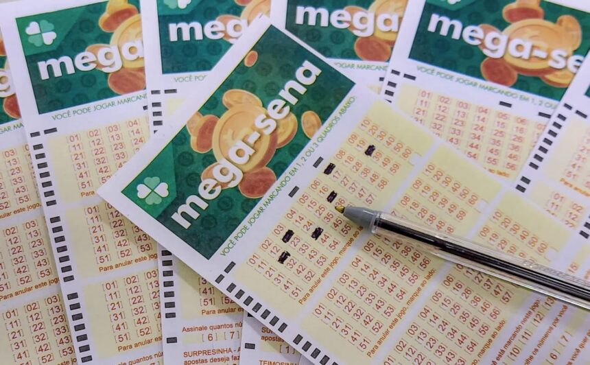 Ninguém acerta as seis dezenas e Mega-Sena acumula para R$ 305 milhões