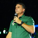 Site argentino diz que Flávio Bolsonaro teria saído do país; aliados negam e PF verifica informação