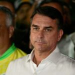 Flávio Bolsonaro segue em voo rumo aos Estados Unidos, confirmam fontes