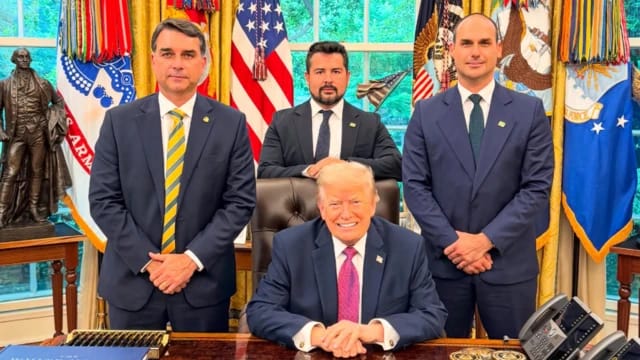 Governo Trump deu aval para Flávio Bolsonaro entrar nos Estados Unidos Governo Trump deu aval para Flávio Bolsonaro entrar nos Estados Unidos