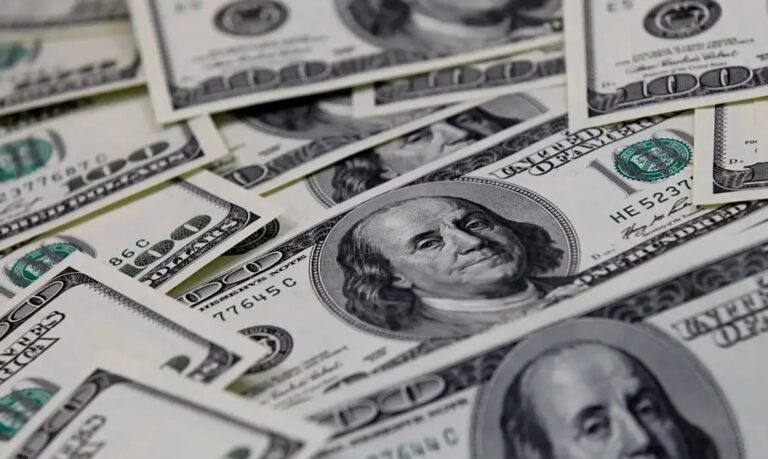 Dólar recua e Ibovespa continua em baixa após forte oscilação pós-eleição