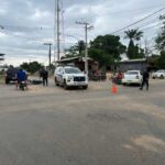 Dois acidentes com motos acontecem em sequência na mesma rotatória de Sena Madureira