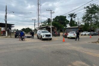 Dois acidentes com motos acontecem em sequência na mesma rotatória de Sena Madureira Dois acidentes com motos acontecem em sequência na mesma rotatória de Sena Madureira