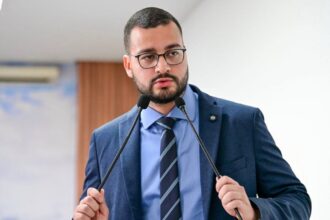 Matheus Paiva apresenta projeto que cuida da saúde mental de servidores de Rio Branco