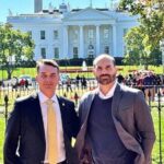 Flávio e Eduardo Bolsonaro se reúnem nos EUA e preparam entrevista coletiva
