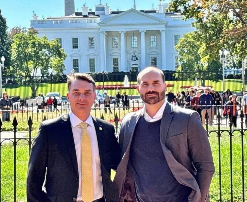 Flávio e Eduardo Bolsonaro se reúnem nos EUA e preparam entrevista coletiva