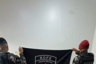 BOPE prende suspeito com quase 2 kg de maconha durante ação contra o tráfico de drogas em Rio Branco BOPE prende suspeito com quase 2 kg de maconha durante ação contra o tráfico de drogas em Rio Branco