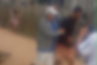 Homem é espancado com ripas após acusação de estupro em Sena Madureira Homem é espancado com ripas após acusação de estupro em Sena Madureira