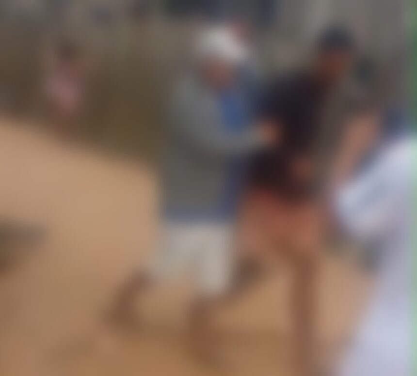 Homem é espancado com ripas após acusação de estupro em Sena Madureira Homem é espancado com ripas após acusação de estupro em Sena Madureira