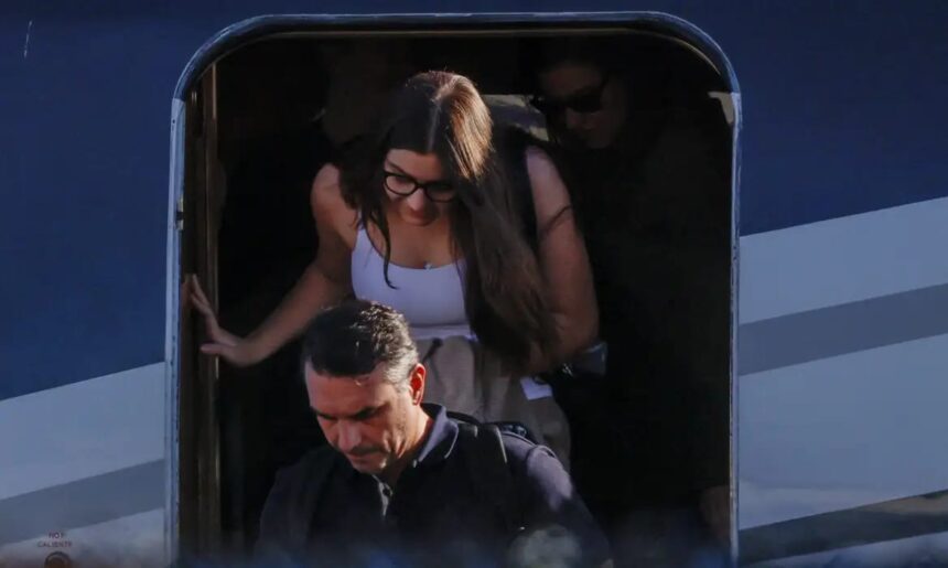 Flávio Bolsonaro chega a Miami após deixar o Brasil em rota pela fronteira com a Argentina