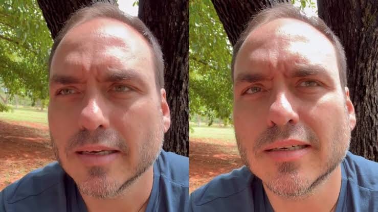 Após saída de Flávio para os EUA, Carlos Bolsonaro visita o pai e diz: Após saída de Flávio para os EUA, Carlos Bolsonaro visita o pai e diz: