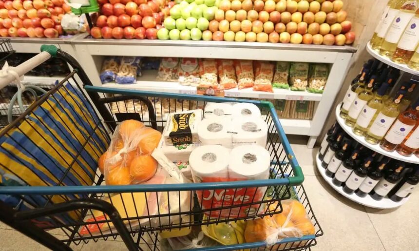 Proibição das bets impulsiona vendas de supermercados, aponta Abras