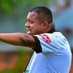 Erick Rodrigues avalia propostas e pode seguir no comando do Vasco na 2ª Divisão