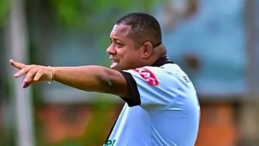 Erick Rodrigues avalia propostas e pode seguir no comando do Vasco na 2ª Divisão Erick Rodrigues avalia propostas e pode seguir no comando do Vasco na 2ª Divisão