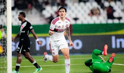 Flamengo goleia o Vasco por 4 a 1 e abre vantagem na liderança do Brasileirão Flamengo goleia o Vasco por 4 a 1 e abre vantagem na liderança do Brasileirão