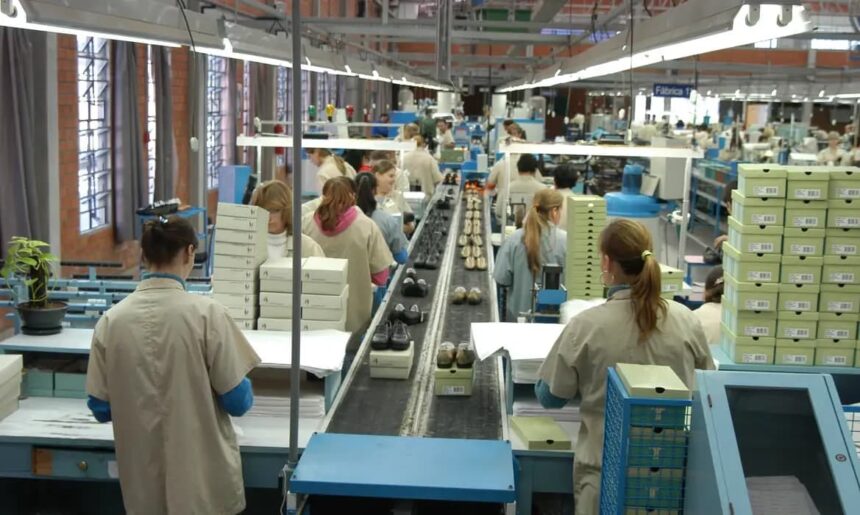 Desemprego cai para 5,2% e atinge menor nível para setembro em 14 anos