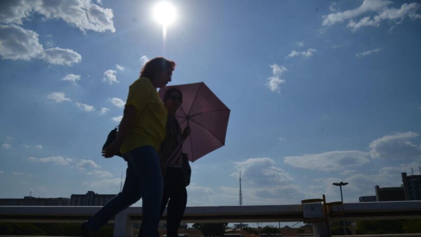 Fim de semana será de calor intenso no Acre com máximas de até 36°C e pancadas de chuva