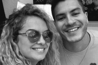 Arthur Aguiar descobre morte da ex-namorada Lua Blanco durante live: 'Sem acreditar' Arthur Aguiar descobre morte da ex-namorada Lua Blanco durante live: 'Sem acreditar'