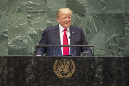 Trump diz que 'mãe de todas as bombas' é 'como uma pequena bomba nuclear' Trump diz que 'mãe de todas as bombas' é 'como uma pequena bomba nuclear'