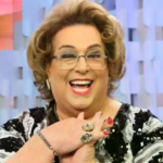 Mamma Bruschetta é socorrida por bombeiros na RedeTV! após engasgar durante gravação Mamma Bruschetta é socorrida por bombeiros na RedeTV! após engasgar durante gravação