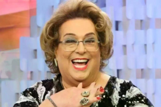 Mamma Bruschetta é socorrida por bombeiros na RedeTV! após engasgar durante gravação Mamma Bruschetta é socorrida por bombeiros na RedeTV! após engasgar durante gravação