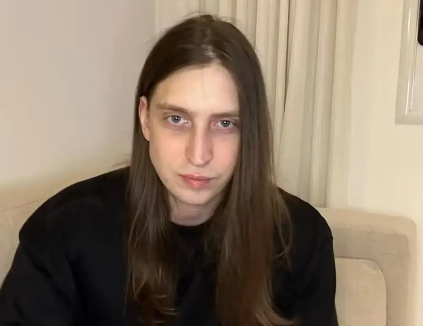 Felca ressurge após 7 meses afastado das redes sociais: “Me escondi por tempo demais”