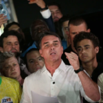 Flávio recua e retira trecho da carta onde se declarou presidente do Brasil