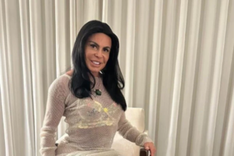 Gretchen tira peruca ao vivo na TV, exibe resultado de transplante capilar e faz desabafo sobre autoestima