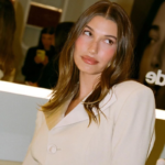 Hailey Bieber manifesta apoio a Lula e exalta a Democracia Hailey Bieber manifesta apoio a Lula e exalta a Democracia