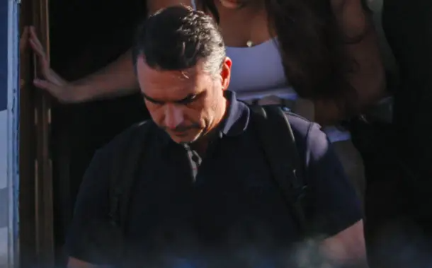 Flávio Bolsonaro pode perder o cargo de senador ao sair do Brasil? Entenda