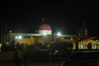 Ataque a tiros em igreja ortodoxa na Jordânia deixa 7 mortos e 40 feridos Ataque a tiros em igreja ortodoxa na Jordânia deixa 7 mortos e 40 feridos