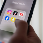Grécia proíbe redes sociais para menores de 15 anos a partir de 2027 Grécia proíbe redes sociais para menores de 15 anos a partir de 2027