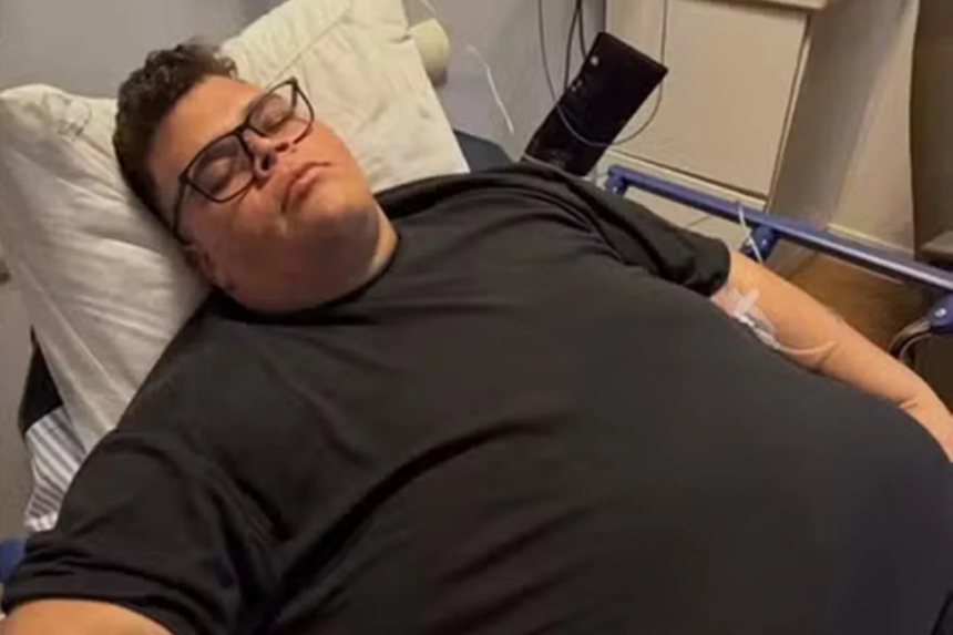 Gordão da XJ é hospitalizado às pressas após urinar sangue Gordão da XJ é hospitalizado às pressas após urinar sangue