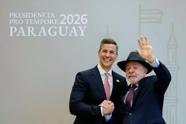 De direita, presidente do Paraguai parabeniza Lula por vitória nas eleições