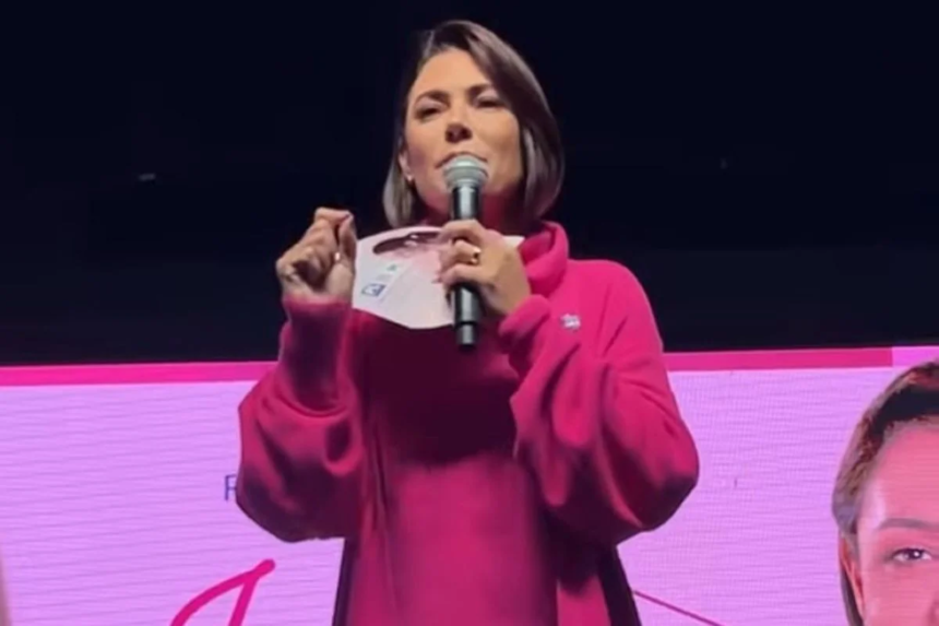 Michelle faz post no Instagram e chama Jair Bolsonaro de Michelle faz post no Instagram e chama Jair Bolsonaro de